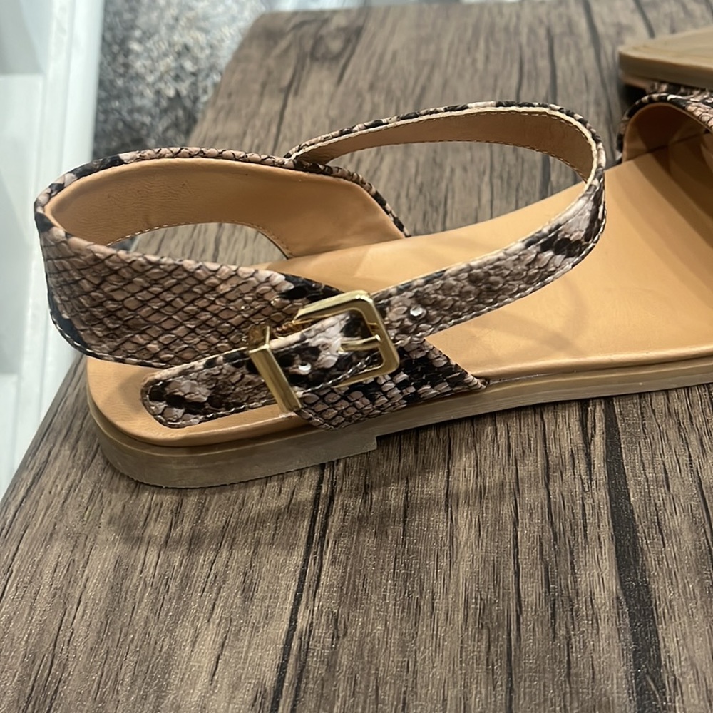 New without tags womens size 9 Express sandals - Picture 3 of 3